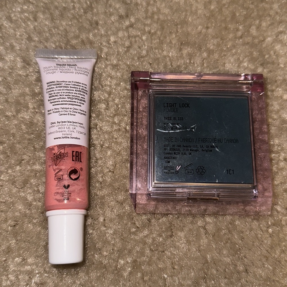 Makeup Bundle - Picture 2 of 3